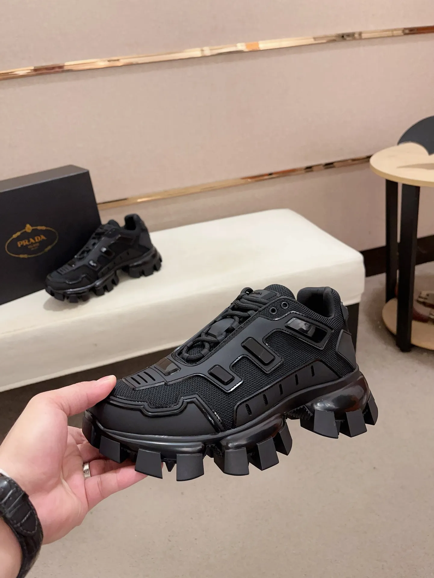 Men's Men's Shoes 💰 620💰 ✔️✔️✔️High-quality new PRADA counters are launched at the same time. The new men's shoes and 😘fabrics are selected from first-layer cowhide. Lining: imported elastic mesh➕cowhide lining. 👍🏿High-end☄️Open-molded non-slip rubber outsole, exquisite lines, simple and elegant, comfortable and high-end for leisure travel. Number of yards: 38 to 44. Can be customized for 45 non-refundable!